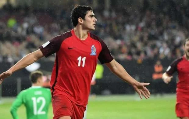 Millimizin hücumçusu Bundesliqa klubuna gedir - SON DURUM 