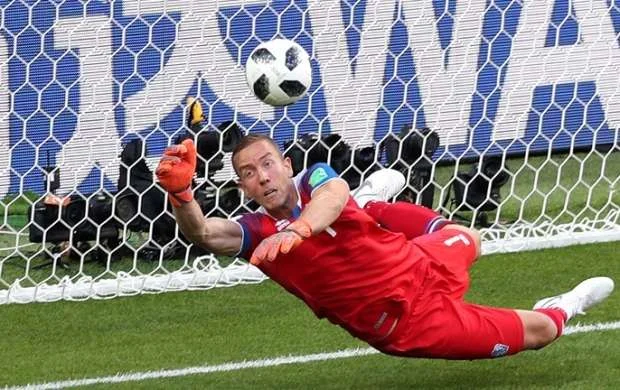 "Qarabağ"ın qapıçısı Belarus mətbuatına nə danışdı? 