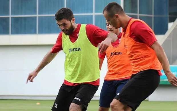 “Keşlə” klubu iki futbolçu ilə müqavilə bağlayıb 