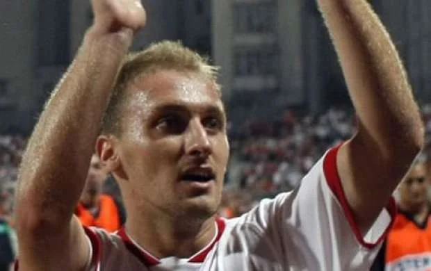 "Keşlə" Adrian Skarlatake ilə yollarını ayırdı 