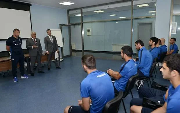 Rövnəq Abdullayev milli üzvləri ilə görüşdü 