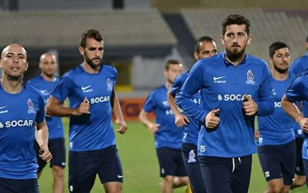 Qurban Qurbanov 2 futbolçunu millinin heyətindən çıxardı 