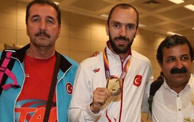 Ramil Quliyevin məşqçisi də Türkiyə vətəndaşlığını qəbul etdi 