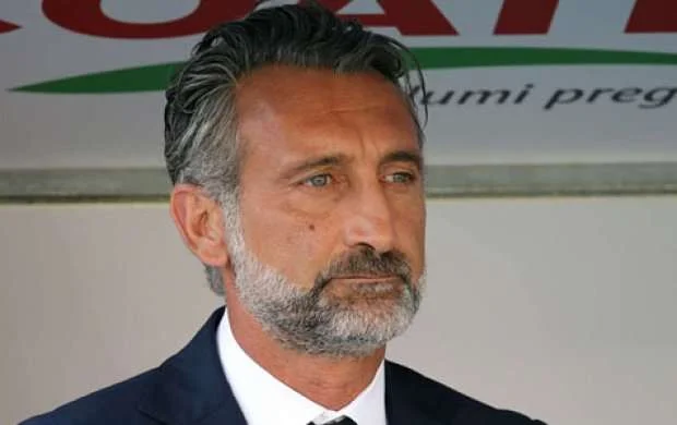A Seriyasında istefa 