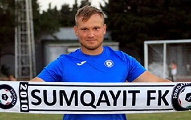 "Sumqayıt" hakimi vuran məşqçini qovdu 