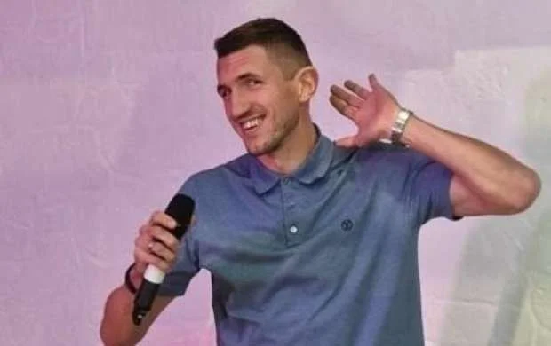 Ukraynalı futbolçu Müslüm Maqomayevin mahnısını oxudu - VİDEO 