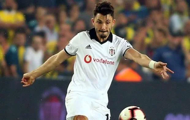 Ətli plov yediyinə görə "Beşiktaş"dan qovuldu - RƏSMİ 