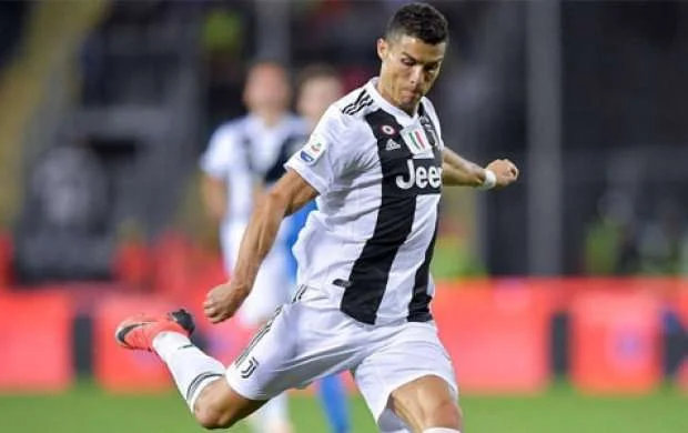 Ronaldo Mesut Özilə görə qəzəblənib 