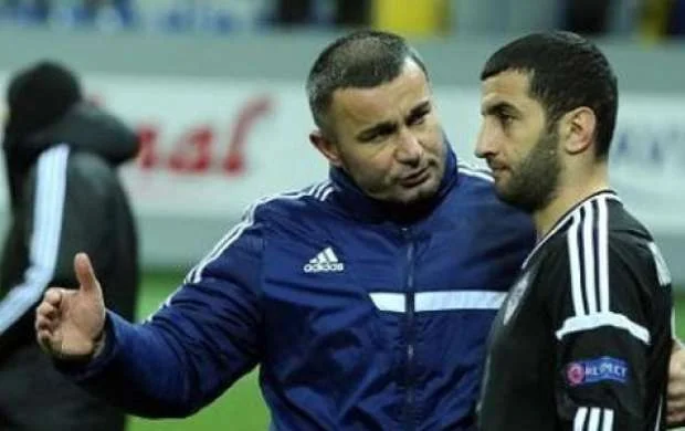 Millimizin futbolçusunun evlərini başqasınsa satdılar 