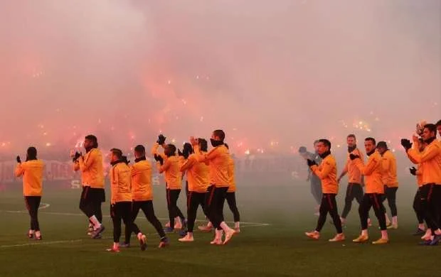 "Qalatasaray"ın məşqində 40 min azarkeş - FOTO/VİDEO 