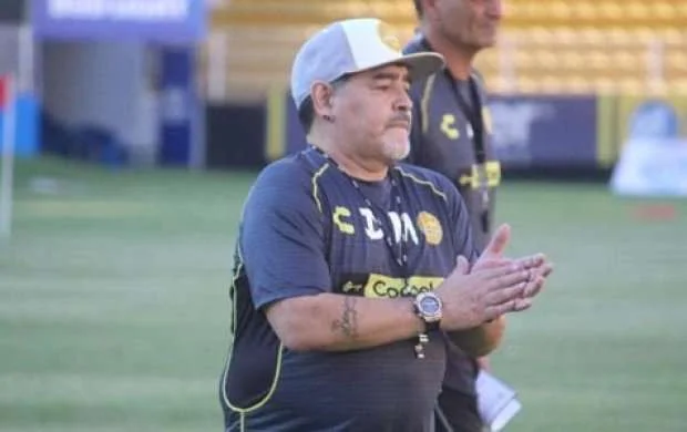 Maradona azarkeşi döymək istədi - VİDEO 