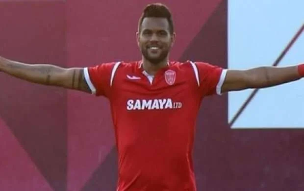 Denis Silva 100-ə çatdı 