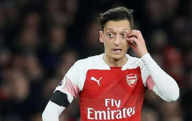 Məzut Özil "Qarabağ"la oyuna hazırdı 