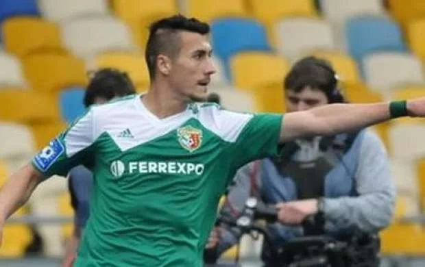 Azarkeşlər futbolçunun qol vurması üçün qurban kəsdi 