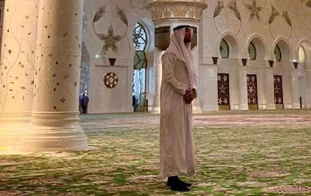 "Real"ın ulduzu məscidə getdi, qalmaqala səbəb oldu - FOTO/VİDEO 