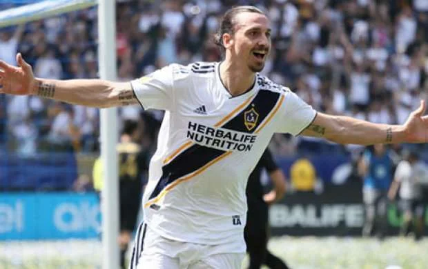 Zlatan İbrahimoviçin maaşı rekord oldu 