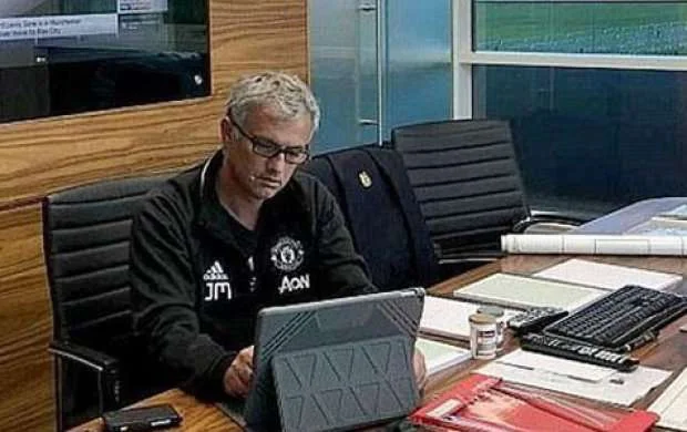 Mourinyonun otağı 5 dəqiqəyə boşaldılıb 