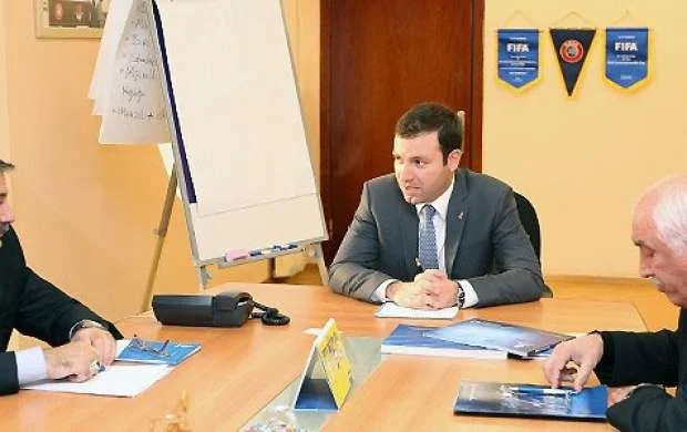 Prezident Adminstrasiyasının müdaxiləsi Elxan Məmmədovu əl-ayağa saldı 