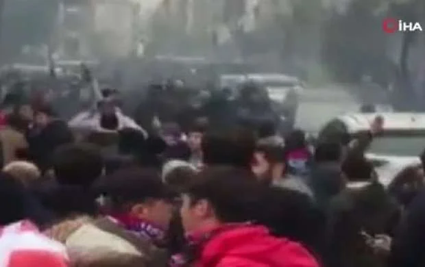 Azarkeşlər arasında kütləvi dava: 17 yaşlı fanat öldürüldü - ANBAAN VIDEO 