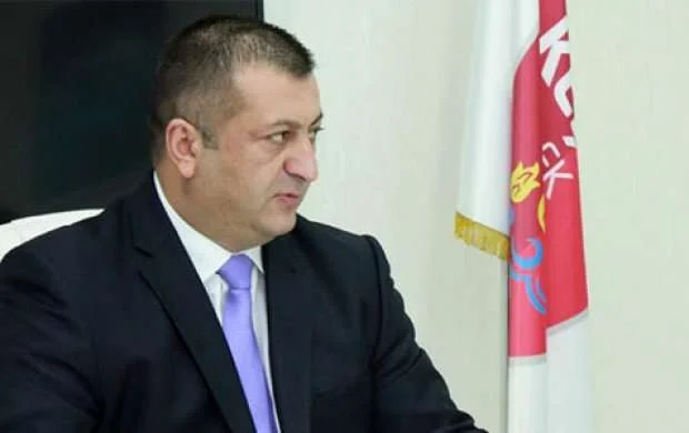 Zaur Axundov: "O xəbərə 15 dəqiqə ürəkdən gülmüşəm" 