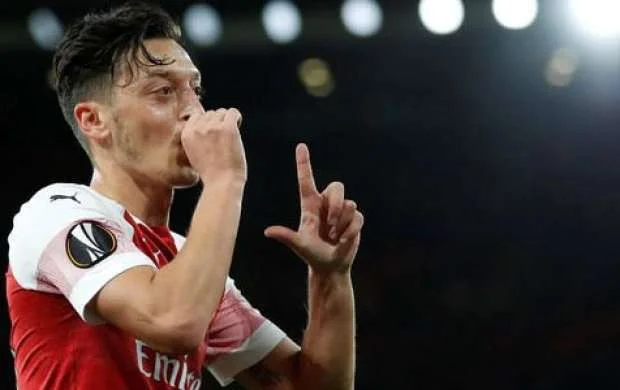 Məsut Özil oynayacığı klubla bağlı qərar verdi 