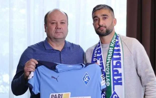 Aleksandr Səmədov rəsmən "Krılya Sovetov"da 