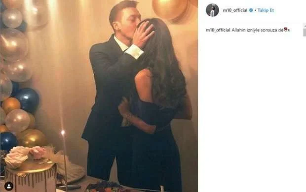 Məsut Özil Türkiyə gözəli ilə nişanlandı - FOTO 