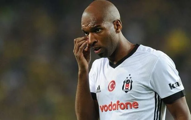 İstanbul klubunun futbolçusu rəsmən "Fülhem"də 