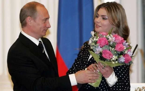 Putin məşhur gimnastla evlənir - FOTOLAR 