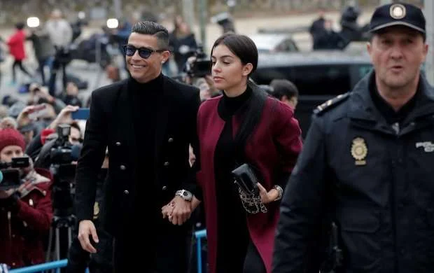 Məhkəmə Ronaldo ilə bağlı qərar verdi: 23 ay həbs və 18,8 milyon cərimə - FOTOLAR 