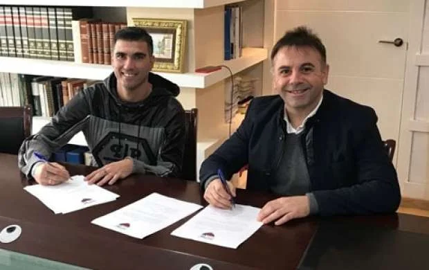 Məşhur futbolçu I divizionda 