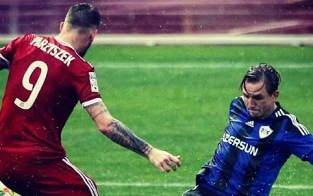 "Qarabağ"ın futbolçusu "Pyast"la oyunu su polosu matçına bənzətdi - FOTO 
