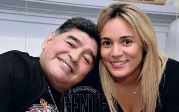 Maradona keçmiş sevgilisini məhkəməyə verir 