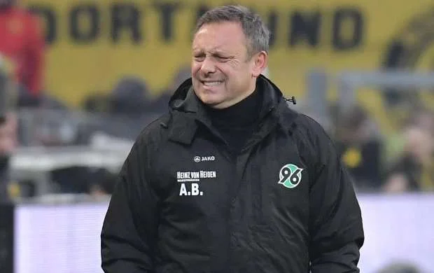 Bundesliqa klubu baş məşqçisini qovdu 