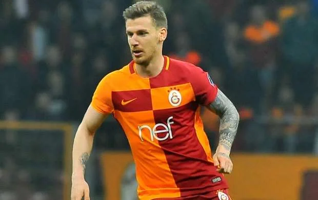 "Qalatasaray"ı "Fənər"ə dəyişdi 