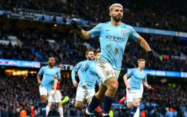 Aquero "Arsenal"ı təkbaşına məğlub etdi - VİDEO 