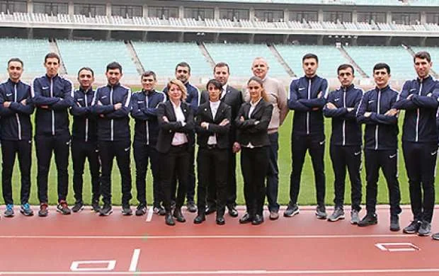 FIFA hakimlərinə emblem təqdim olundu 