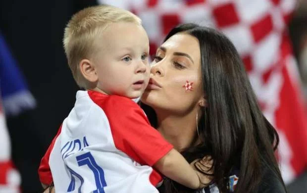 Futbolçu arvadının qalmaqallı paylaşımı ölkəni qarışdırdı - FOTOLAR 
