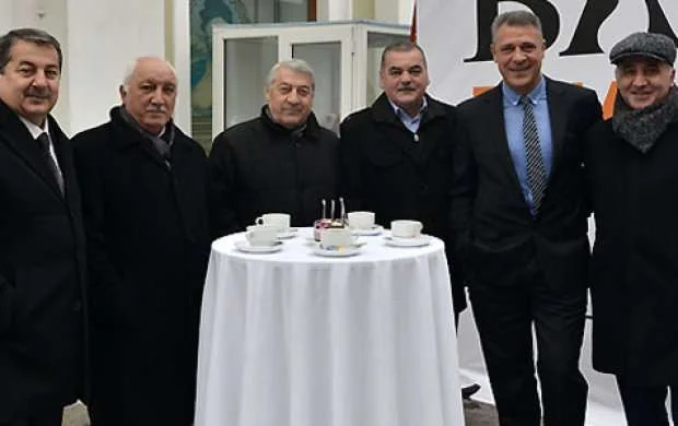 Baş katib MK-nı ofsayda saldı 