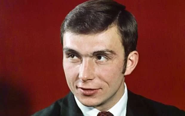 Rusu qovan rus əvəzinə yenə rus gətirir 