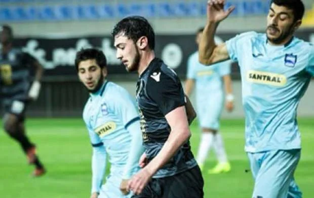 "Səbail" - "Sumqayıt" oyununda qorxulu anlar: futbolçu huşunu itirdi 