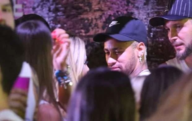 Neymar 19 yaşlı müğənni ilə yaxalandı - FOTOLAR 