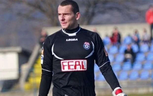 23 yaşlı futbolçu infarktdan öldü 