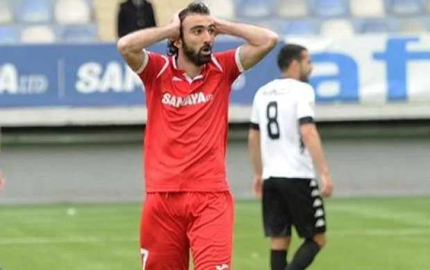 Vaqif Cavadov borca görə evini satdı 