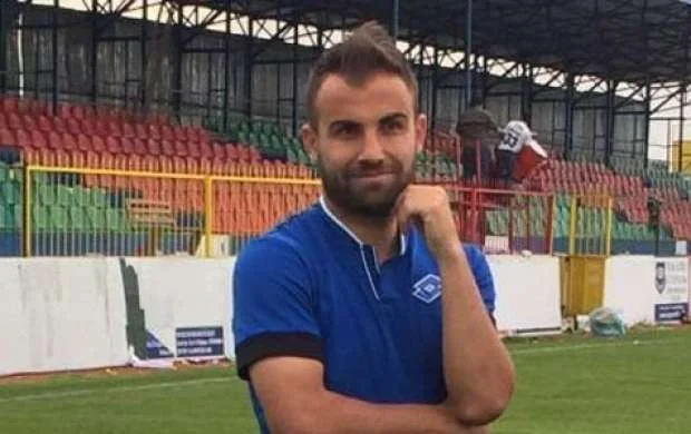 Oyun zamanı ülgüclə rəqiblərinə xəsarət yetirən futbolçuya ağır cəza 