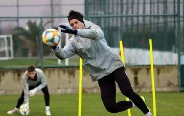 Millimizə xaricdən daha bir futbolçu çağırıldı 