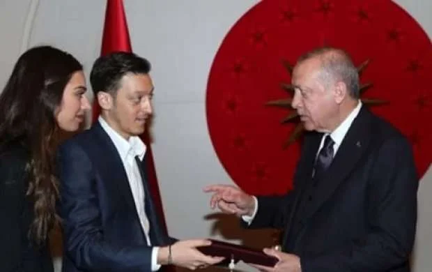 Məsut Özil Ərdoğanı toyuna çağırdı 