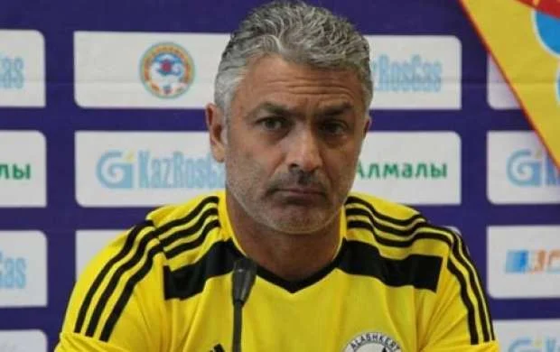 Erməni klubunda dava: əvvəl irqçilik etdi, sonra futbolçunu döydü 