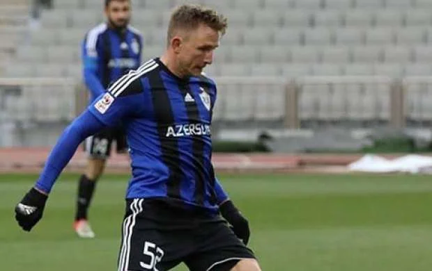 "Qarabağ"ın futbolçusu Bakını tərk etdi 
