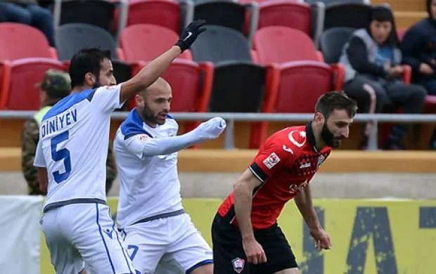 Eyubov 150, İsayev 100-ə çatdı 